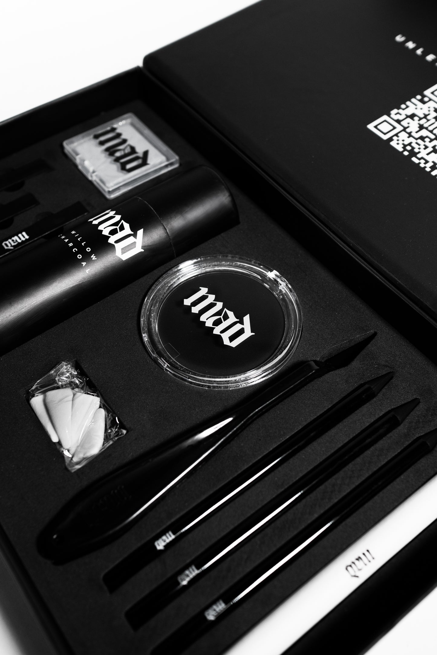 MAD ESSENTIALS CHARCOAL ART KIT